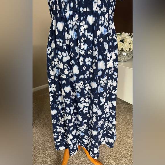 Women's dress - Picture 5 of 11